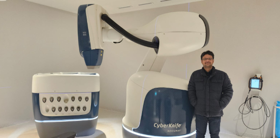 Dr. Shiteez Agrawal consulting patient